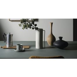 Harmonie zwischen chromatischen Trends und natürlichen Materialien