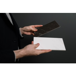 Wie plant man das Fliesenlayout, um Zuschnitte und Verschnitt zu reduzieren?